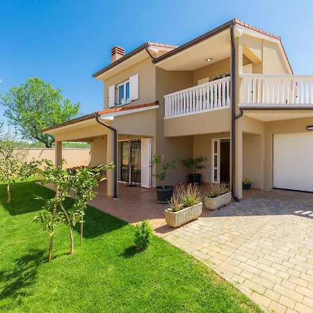 Zara By Interhome * Pula