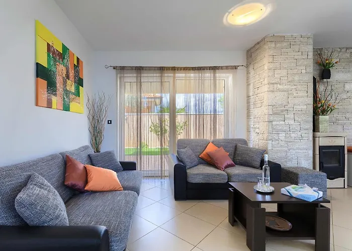 Zara By Interhome Pula